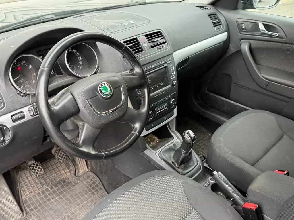 Skoda Yeti Ambition Plus Edition AHK SHZ PDC GRA Klima 09/2011-photo-8