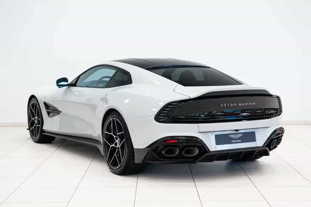 Aston Martin Vanquish Coupe | 25MY | Full Factory Options | 01/2025-photo-1