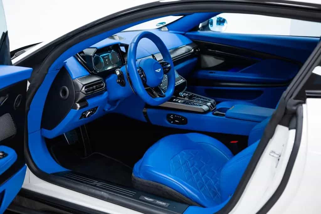 Aston Martin Vanquish Coupe | 25MY | Full Factory Options | 01/2025-photo-10