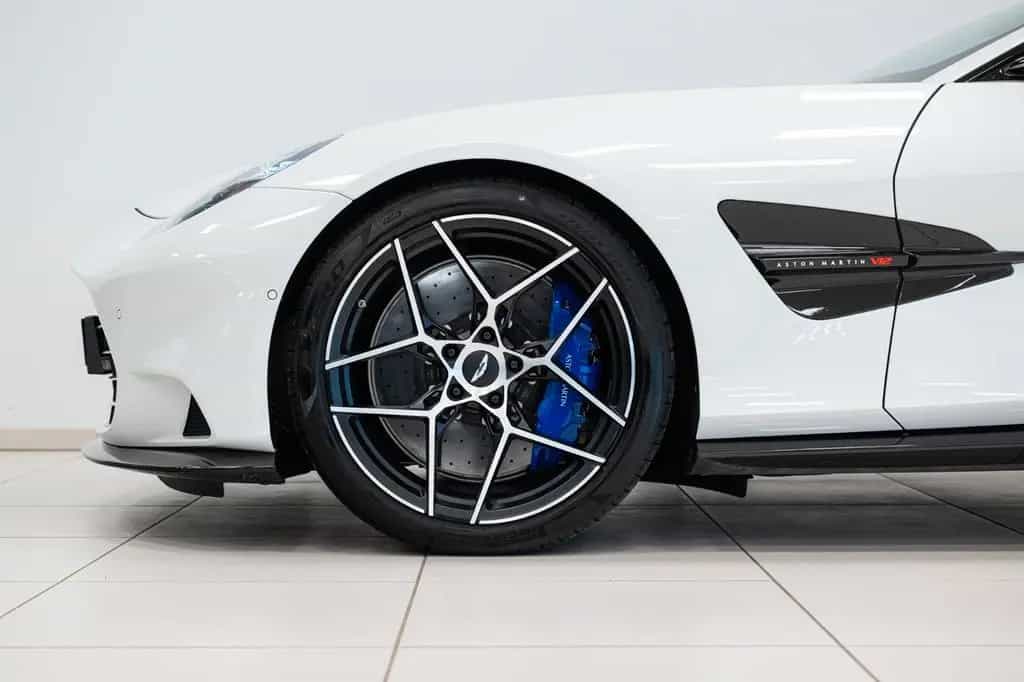 Aston Martin Vanquish Coupe | 25MY | Full Factory Options | 01/2025-photo-9