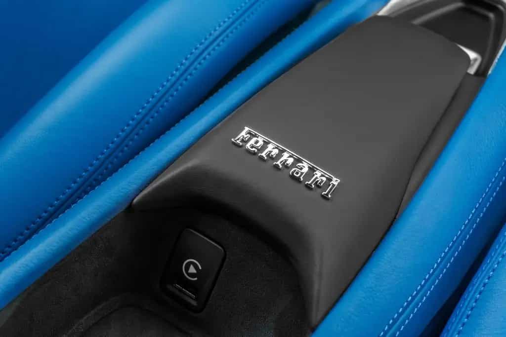 Ferrari F8 Tributo - Grigio Libano - Tailor Made - 250 L 11/2021-photo-17