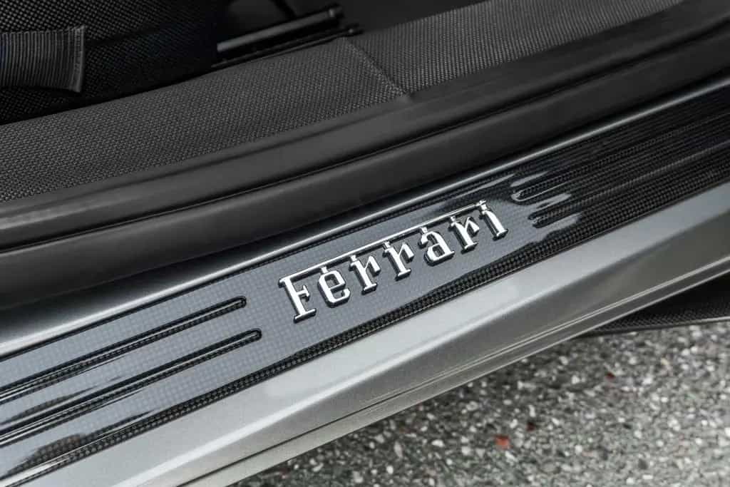 Ferrari F8 Tributo - Grigio Libano - Tailor Made - 250 L 11/2021-photo-24