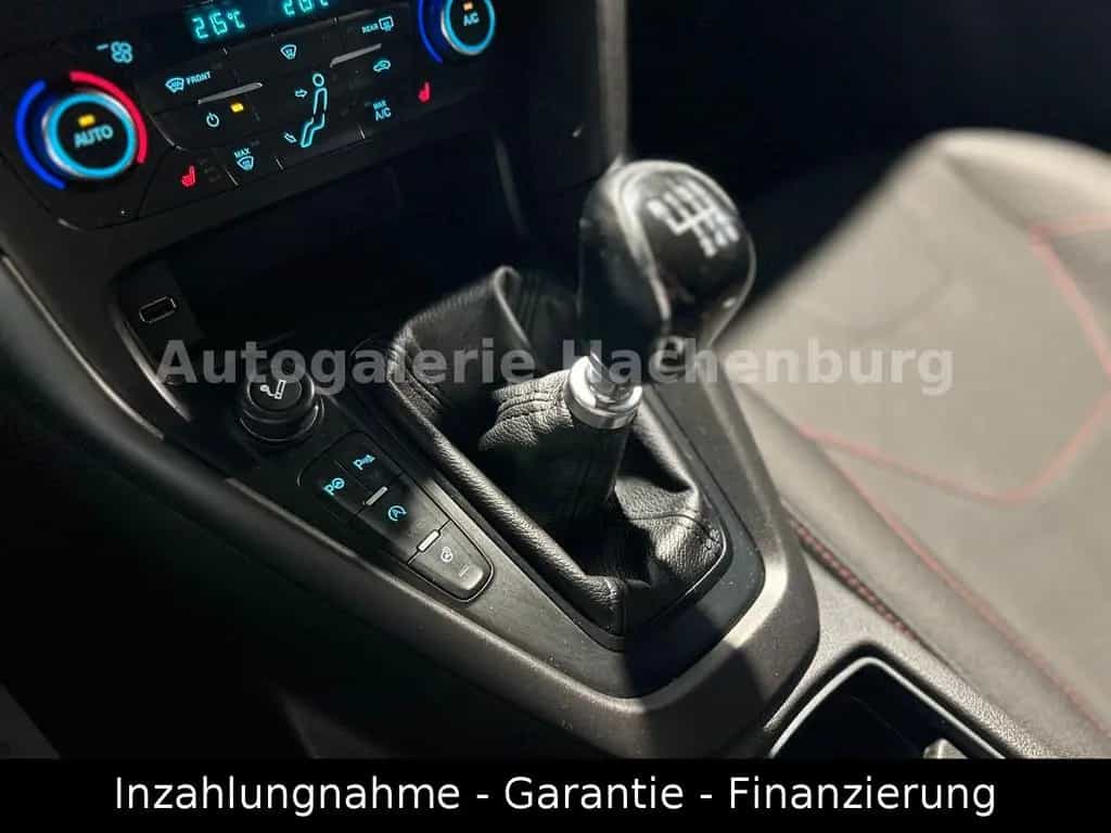 Ford Focus Turnier ST-Line/Xenon/Navi/Cam/WinterP/EU6 03/2018-photo-14