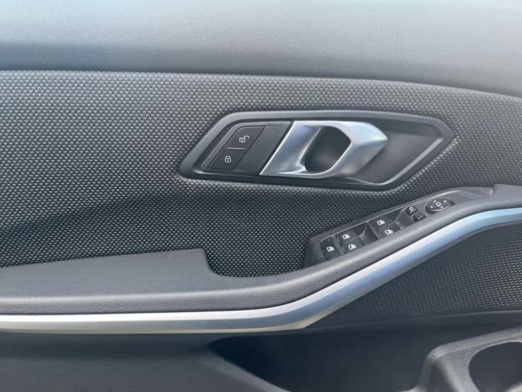 BMW 318 i Touring aLED HeadUp 360° Kam 01/2025-photo-13