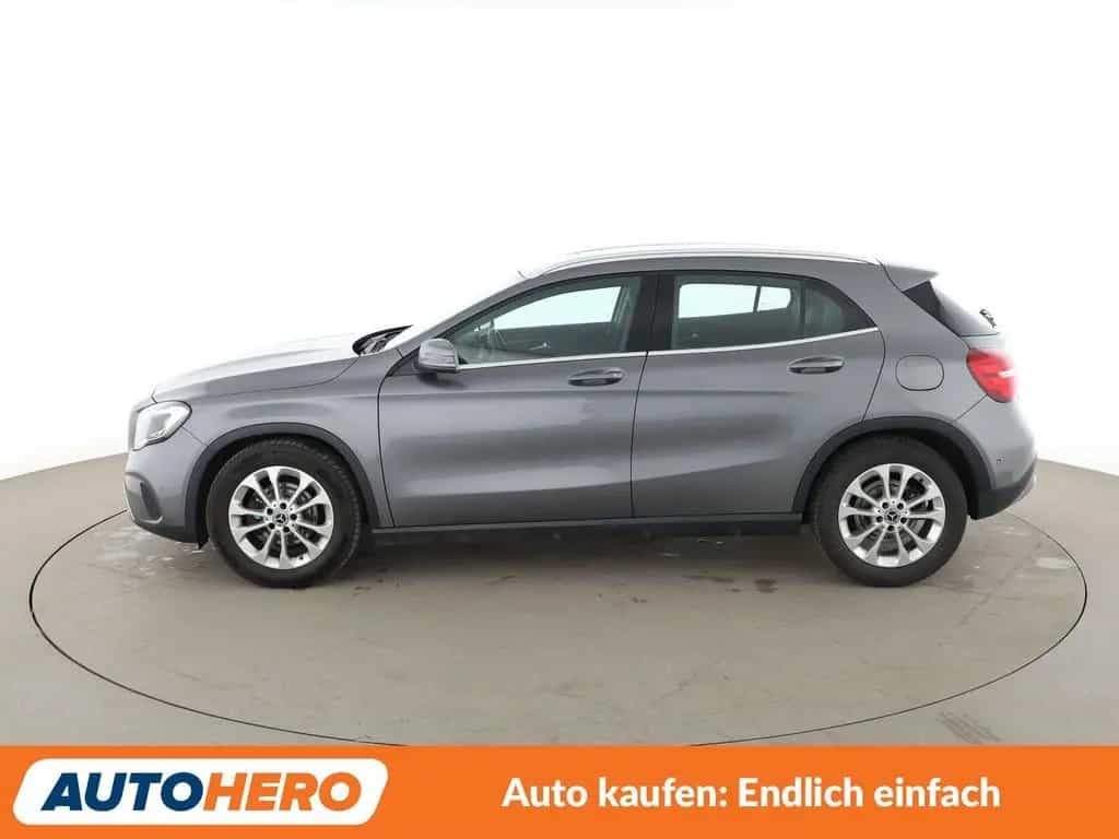 Mercedes-Benz GLA-Class 200 Urban Aut. *NAVI*LED*TEMPO*PDC*SHZ* 06/2018-photo-2