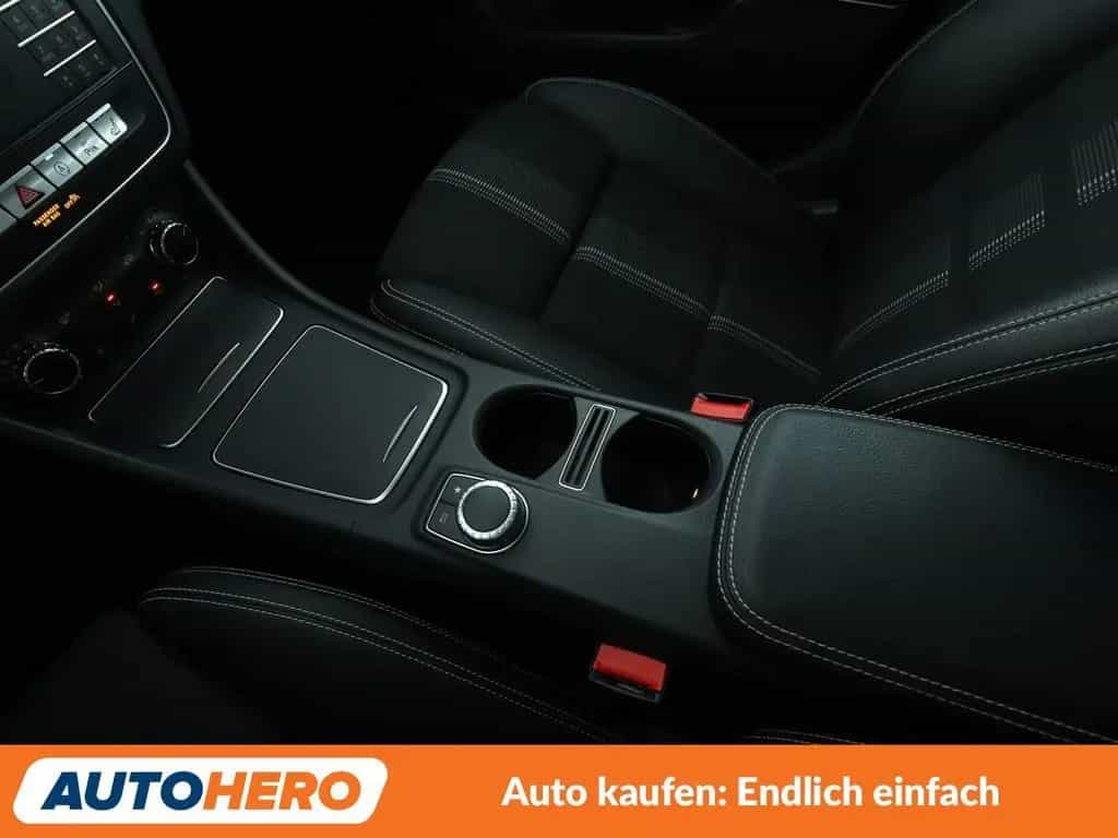 Mercedes-Benz GLA-Class 200 Urban Aut. *NAVI*LED*TEMPO*PDC*SHZ* 06/2018-photo-24
