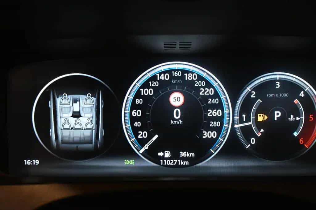 Jaguar F-Pace PRESTIGE 2.0D / PANO / CAMERA / FULL !! 10/2016-photo-10