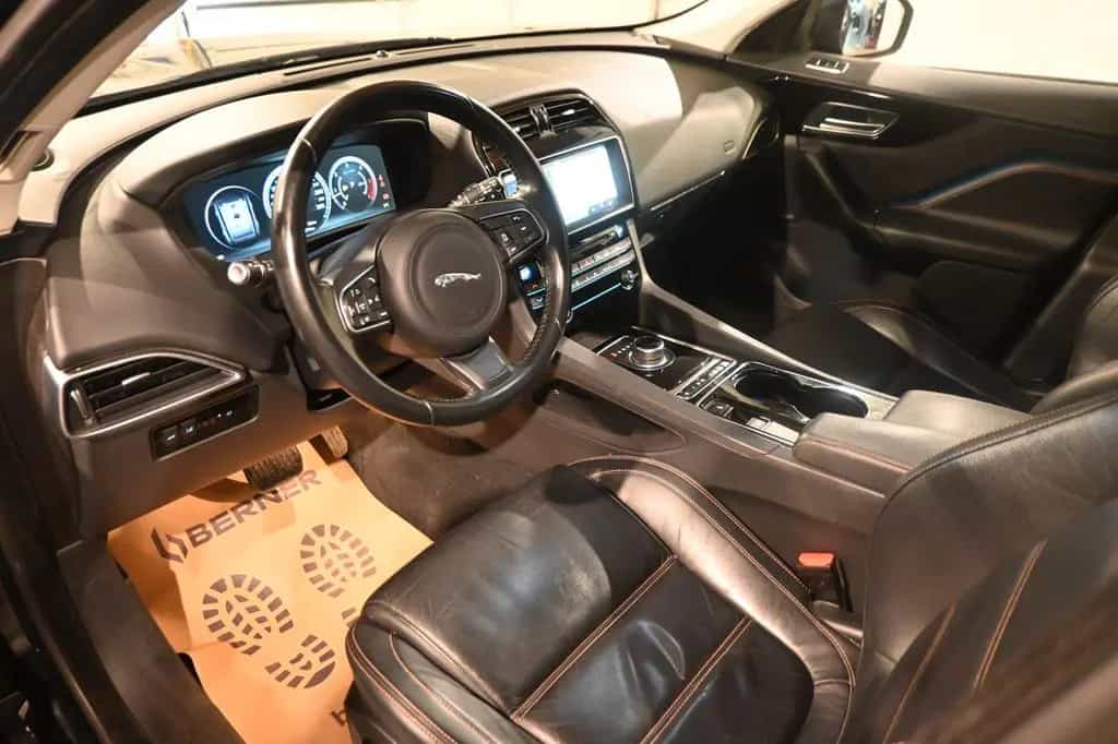 Jaguar F-Pace PRESTIGE 2.0D / PANO / CAMERA / FULL !! 10/2016-photo-14