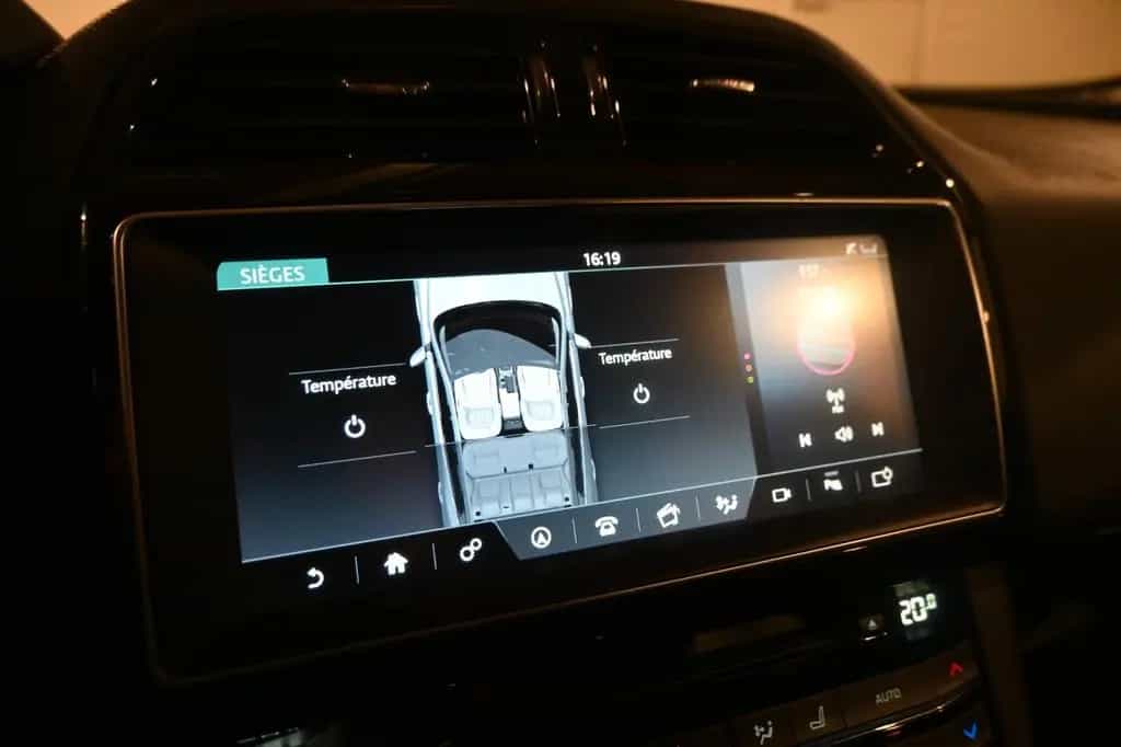Jaguar F-Pace PRESTIGE 2.0D / PANO / CAMERA / FULL !! 10/2016-photo-17