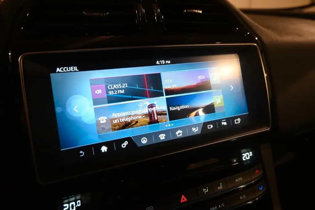 Jaguar F-Pace PRESTIGE 2.0D / PANO / CAMERA / FULL !! 10/2016-photo-18