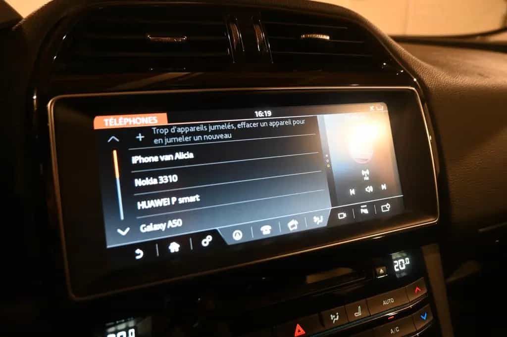 Jaguar F-Pace PRESTIGE 2.0D / PANO / CAMERA / FULL !! 10/2016-photo-19