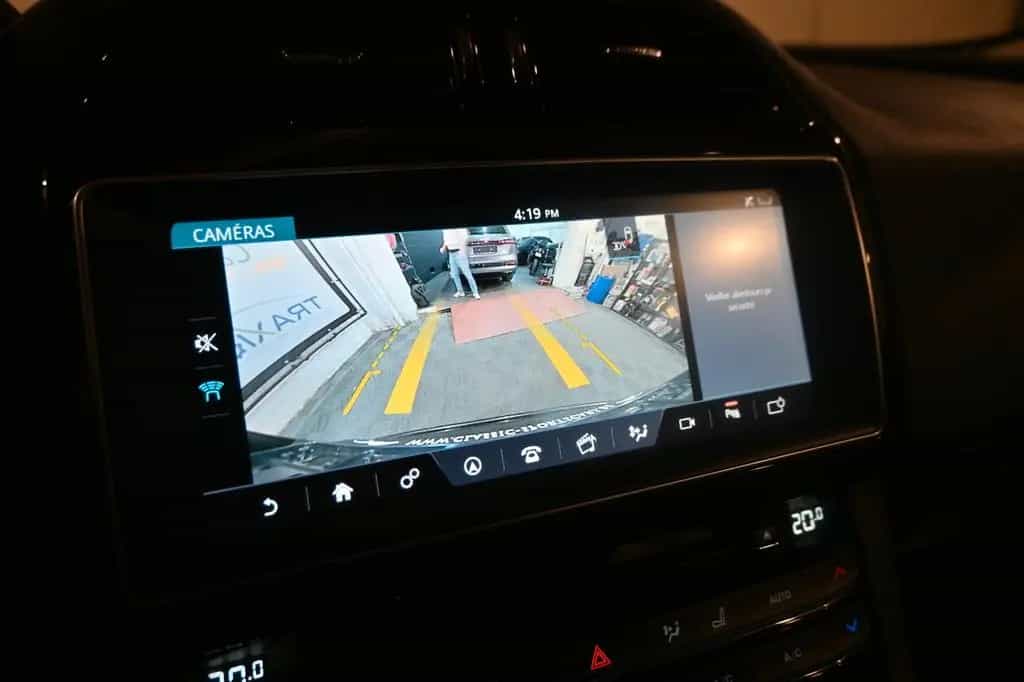 Jaguar F-Pace PRESTIGE 2.0D / PANO / CAMERA / FULL !! 10/2016-photo-20