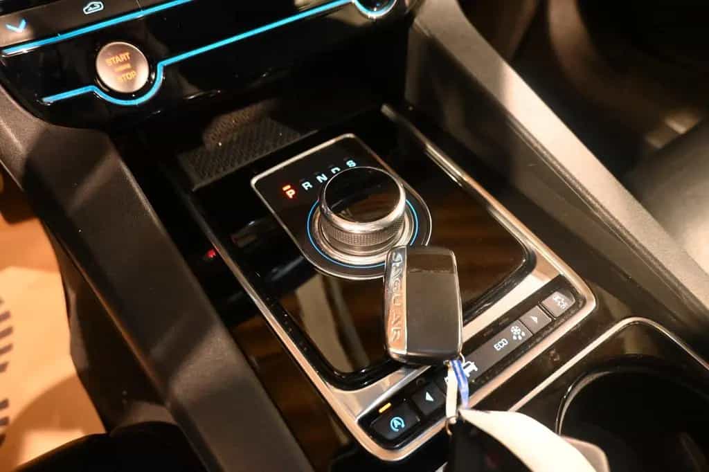Jaguar F-Pace PRESTIGE 2.0D / PANO / CAMERA / FULL !! 10/2016-photo-23