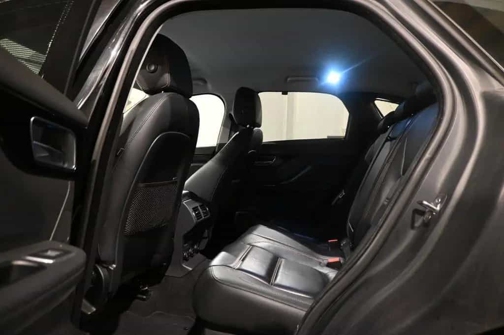 Jaguar F-Pace PRESTIGE 2.0D / PANO / CAMERA / FULL !! 10/2016-photo-24