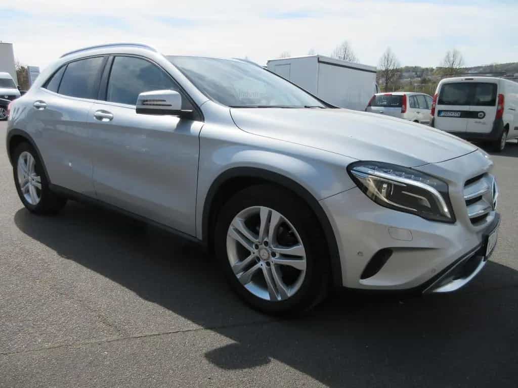 Mercedes-Benz GLA-Class 180 **2.HAND** ~incl. GARANTIE~ TOP 01/2017-photo-1