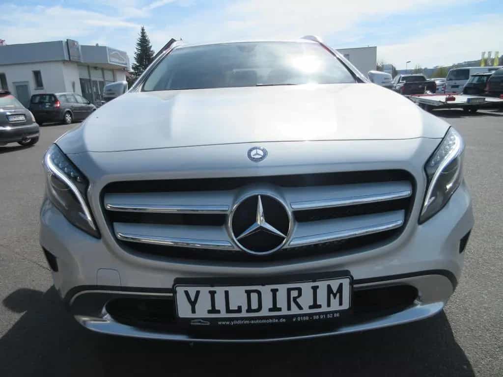 Mercedes-Benz GLA-Class 180 **2.HAND** ~incl. GARANTIE~ TOP 01/2017-photo-2