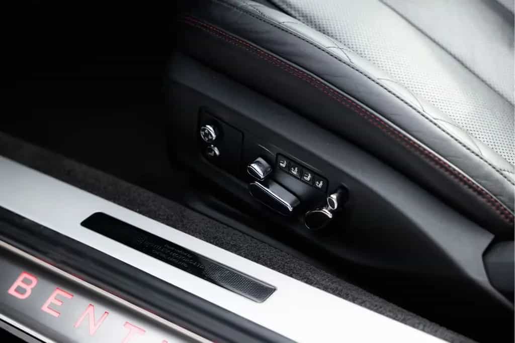 Bentley Continental GTC 4.0 V8 | Mulliner | Red Roof | B 02/2022-photo-10