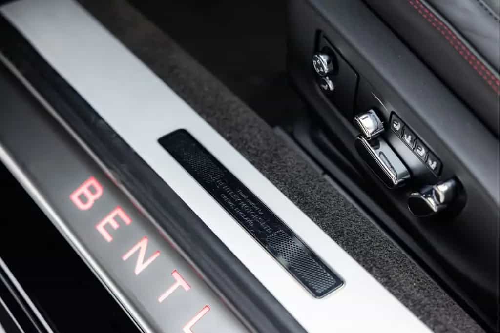Bentley Continental GTC 4.0 V8 | Mulliner | Red Roof | B 02/2022-photo-15