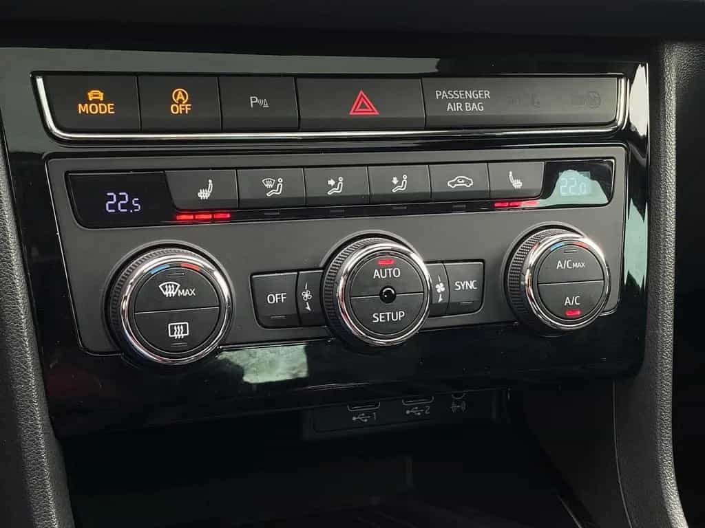 Seat Leon 1.4 TSI ACT FR LED Pano Navi CarPlay DAB 08/2017-photo-17