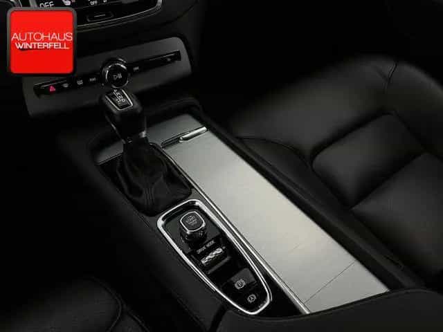 Volvo XC90 D5 AWD STANDHEIZUNG+KAMERA+KEYLESS+VOLL-LED 07/2019-photo-18