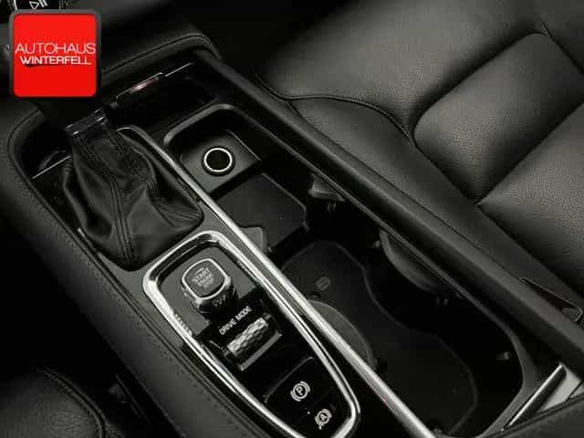 Volvo XC90 D5 AWD STANDHEIZUNG+KAMERA+KEYLESS+VOLL-LED 07/2019-photo-31