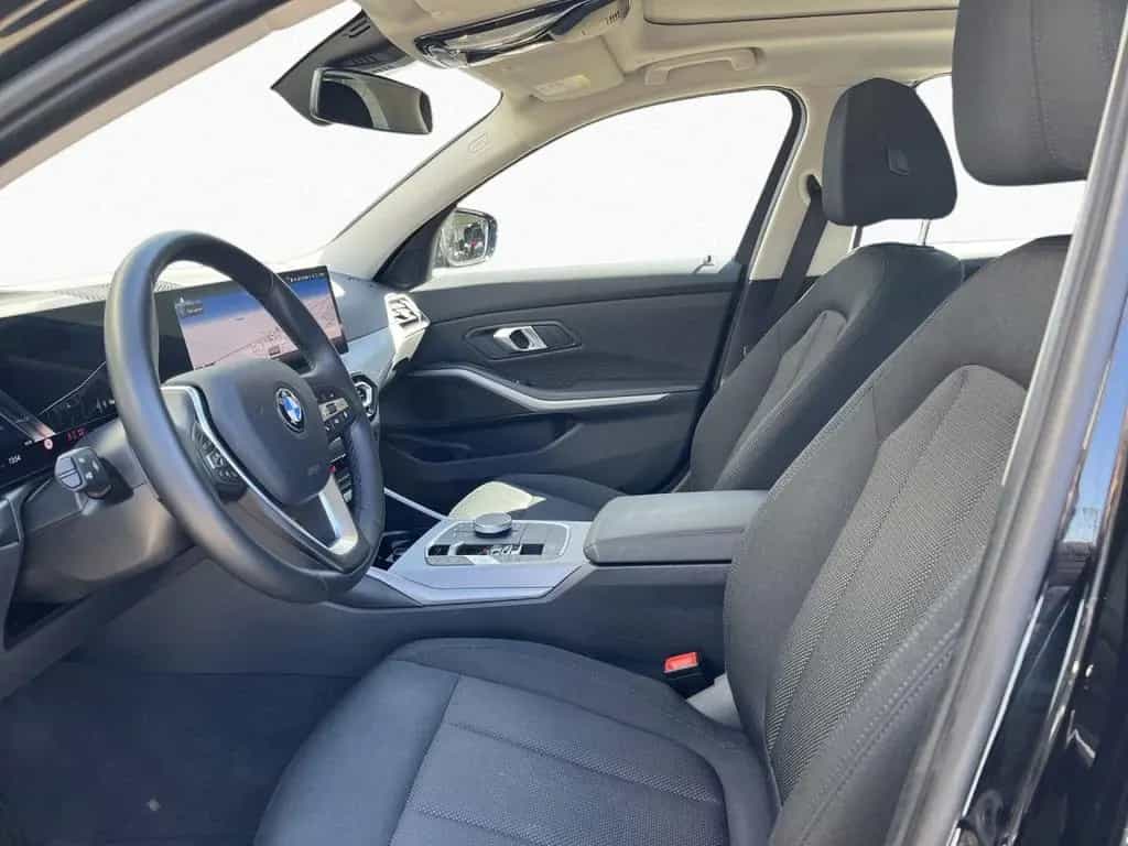 BMW 320 d xDrive Tour Aut. Pano,LivePro,HUD,St+Go,Kam 03/2023-photo-4