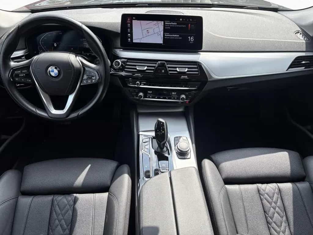 BMW 520 dA xDrive T LivePr,AdLED,Kam,AHK,Sportsi,Hifi 03/2022-photo-11