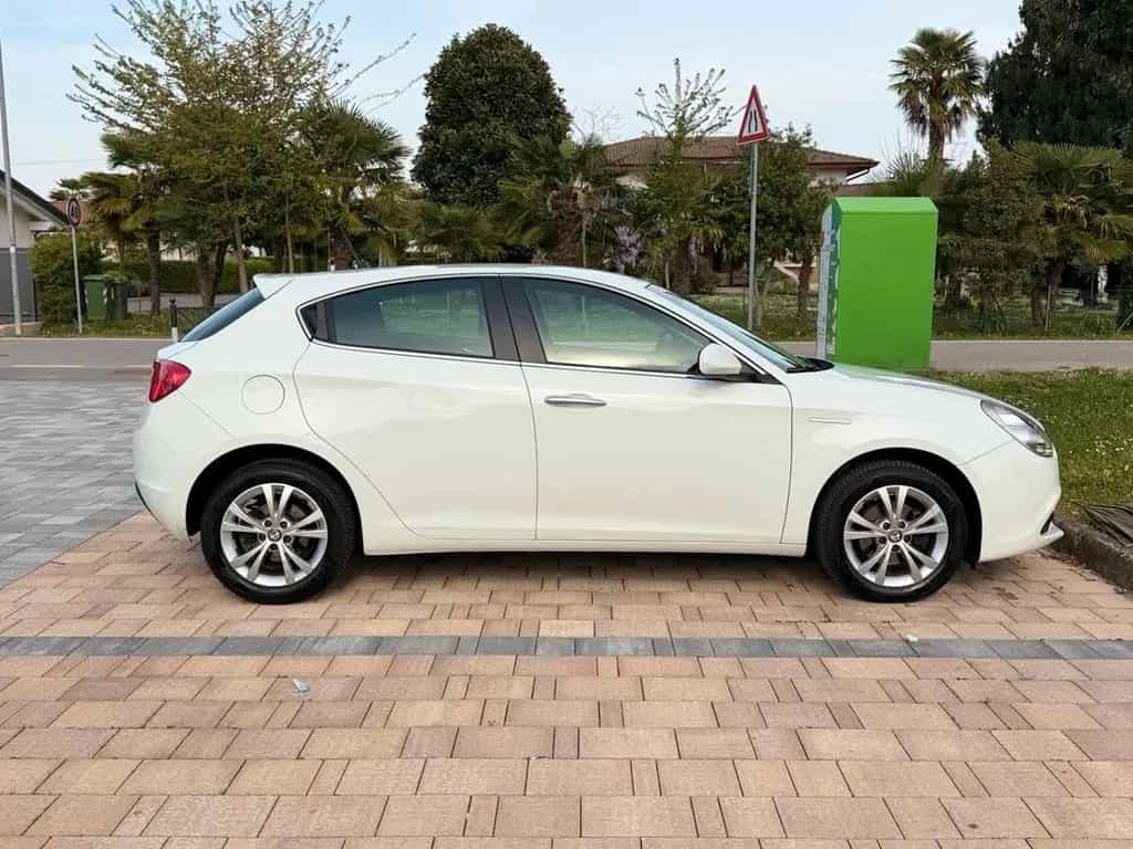 Alfa Romeo Giulietta 1.4 Turbo 120 CV Distinctiv 10/2011-photo-3