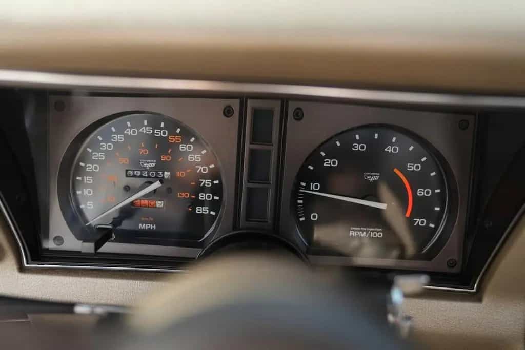 Corvette C3 Time Capsule - Low Mileage Survivor - TOP! 08/1982-photo-14
