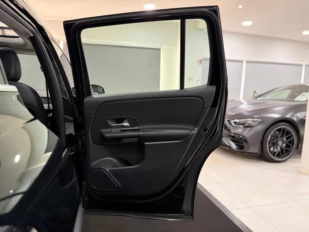 Mercedes-Benz GLB 200 d 8G PANORAMA*AHK*CARPLAY*NAVI*8xBEREIFT 04/2022-photo-19