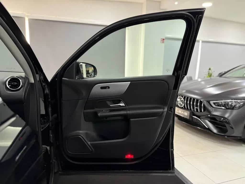 Mercedes-Benz GLB 200 d 8G PANORAMA*AHK*CARPLAY*NAVI*8xBEREIFT 04/2022-photo-23