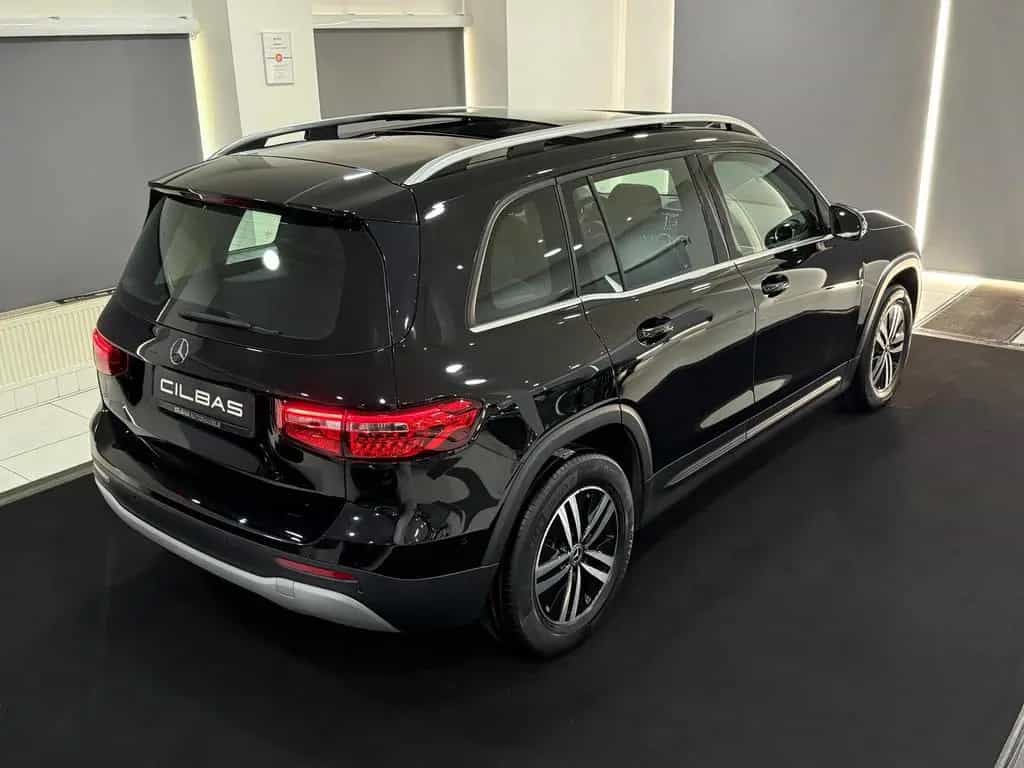 Mercedes-Benz GLB 200 d 8G PANORAMA*AHK*CARPLAY*NAVI*8xBEREIFT 04/2022-photo-4