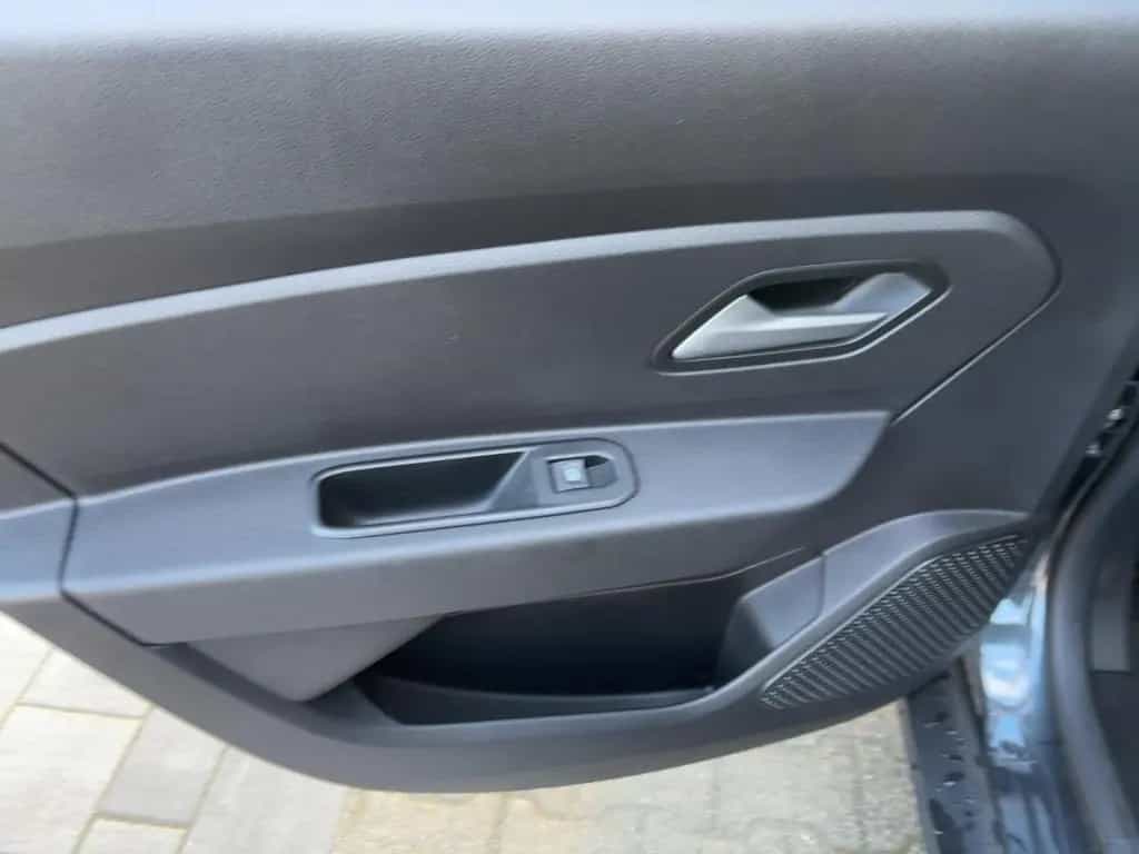 Dacia Duster Extreme TCe 150 EDC +Automatik+PDC hinten 12/2024-photo-25