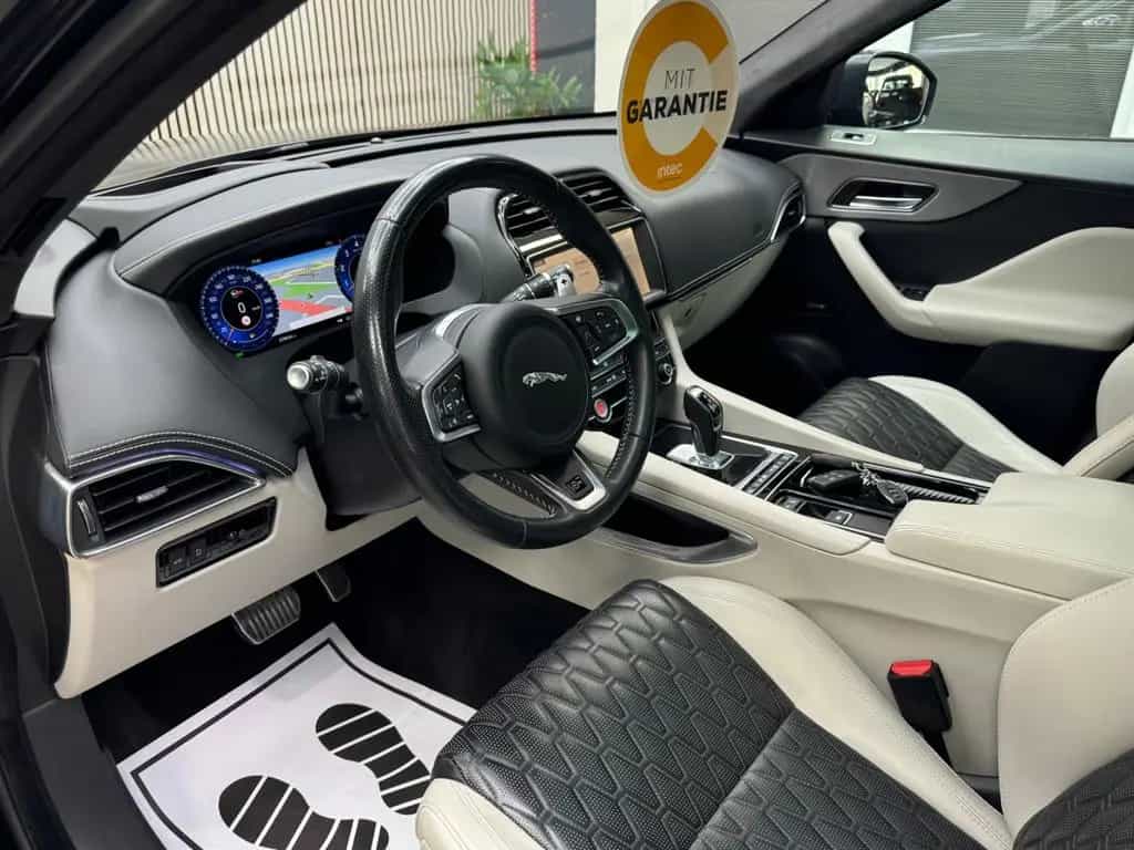 Jaguar F-Pace SVR AWD 5.0 V8 / Pano / HUD / ACC / 360° 12/2019-photo-17