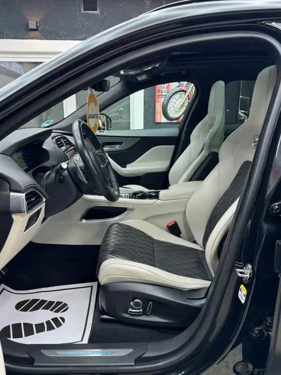 Jaguar F-Pace SVR AWD 5.0 V8 / Pano / HUD / ACC / 360° 12/2019-photo-18