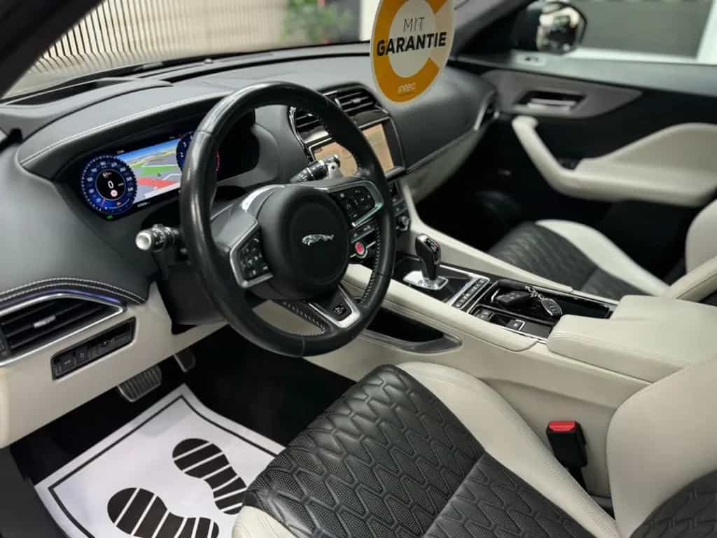 Jaguar F-Pace SVR AWD 5.0 V8 / Pano / HUD / ACC / 360° 12/2019-photo-19