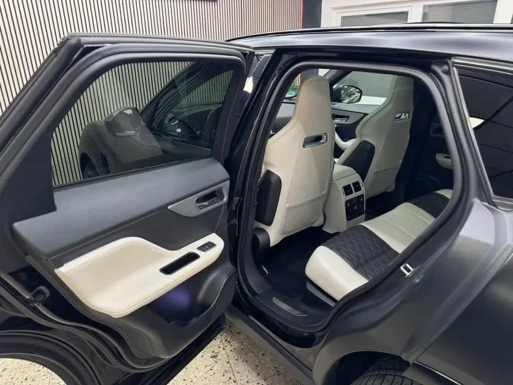 Jaguar F-Pace SVR AWD 5.0 V8 / Pano / HUD / ACC / 360° 12/2019-photo-22