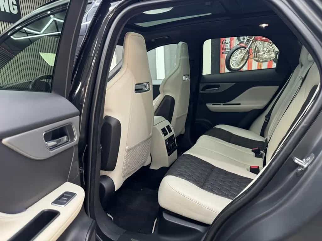Jaguar F-Pace SVR AWD 5.0 V8 / Pano / HUD / ACC / 360° 12/2019-photo-23