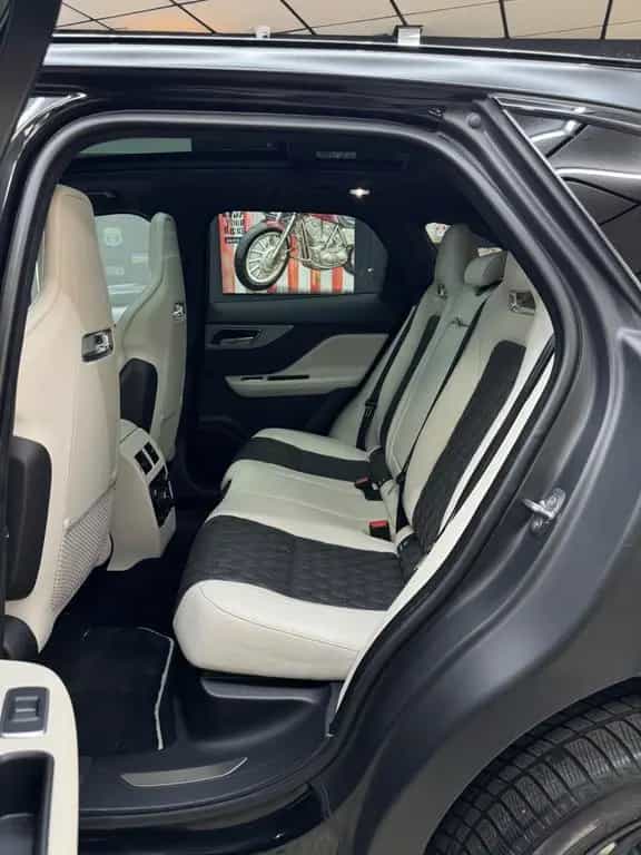 Jaguar F-Pace SVR AWD 5.0 V8 / Pano / HUD / ACC / 360° 12/2019-photo-24