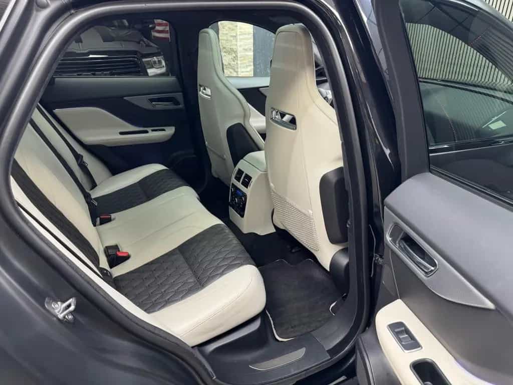 Jaguar F-Pace SVR AWD 5.0 V8 / Pano / HUD / ACC / 360° 12/2019-photo-26
