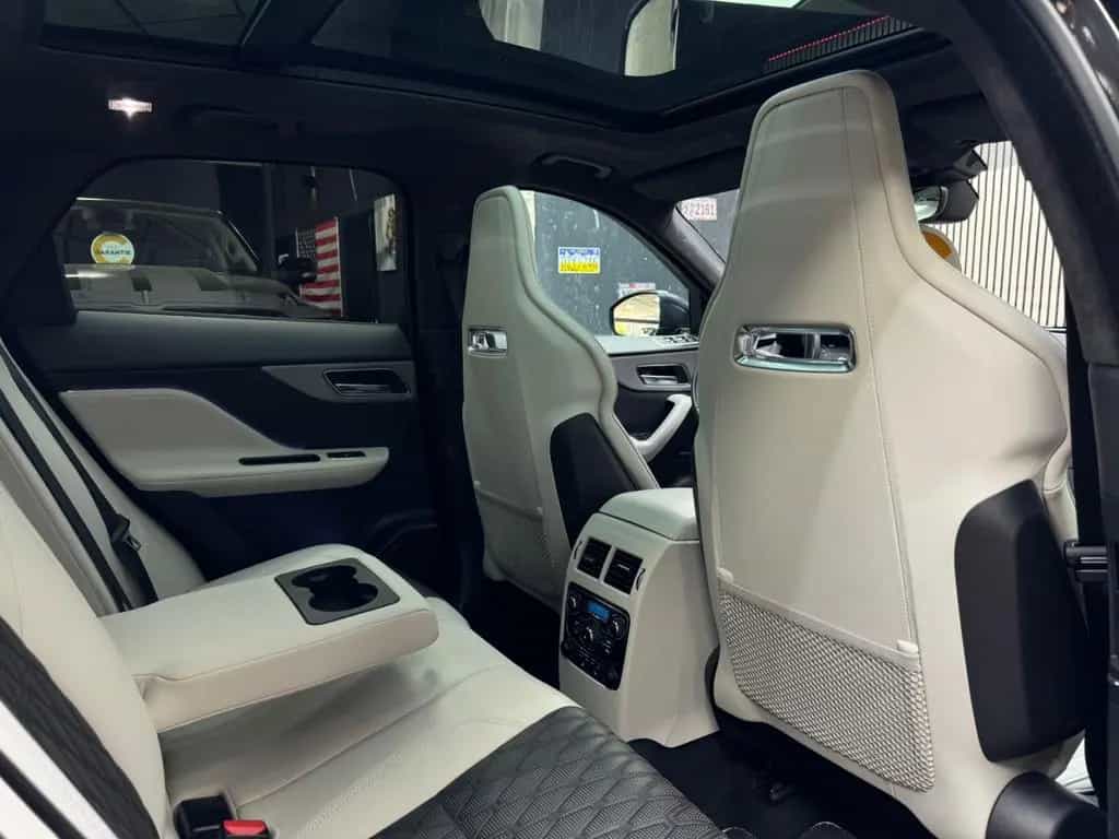 Jaguar F-Pace SVR AWD 5.0 V8 / Pano / HUD / ACC / 360° 12/2019-photo-28