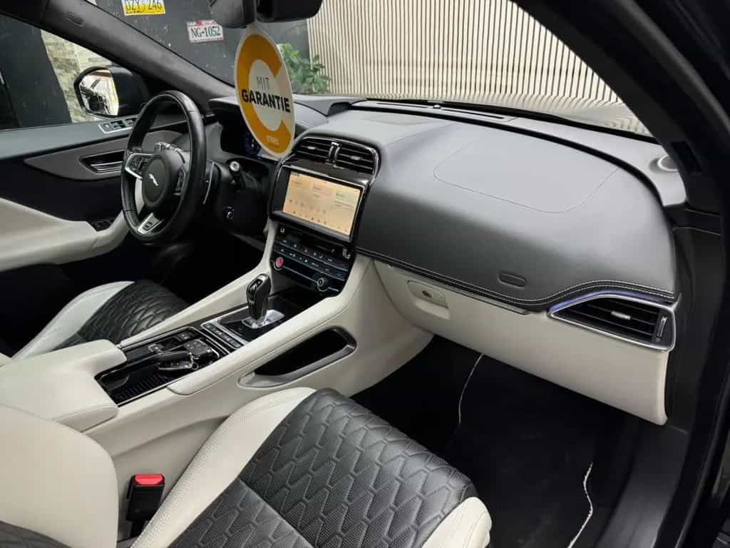 Jaguar F-Pace SVR AWD 5.0 V8 / Pano / HUD / ACC / 360° 12/2019-photo-30