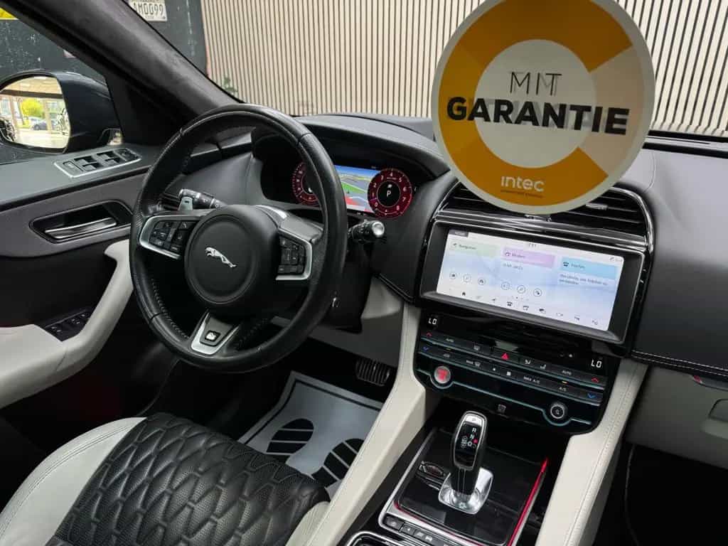 Jaguar F-Pace SVR AWD 5.0 V8 / Pano / HUD / ACC / 360° 12/2019-photo-33