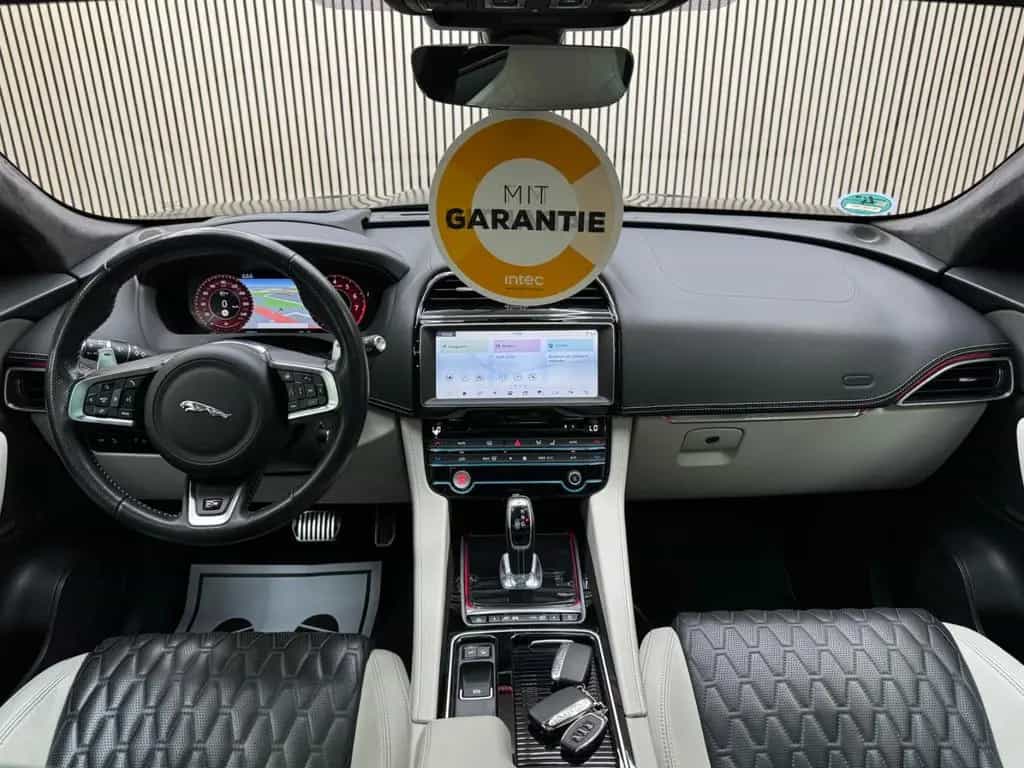 Jaguar F-Pace SVR AWD 5.0 V8 / Pano / HUD / ACC / 360° 12/2019-photo-35