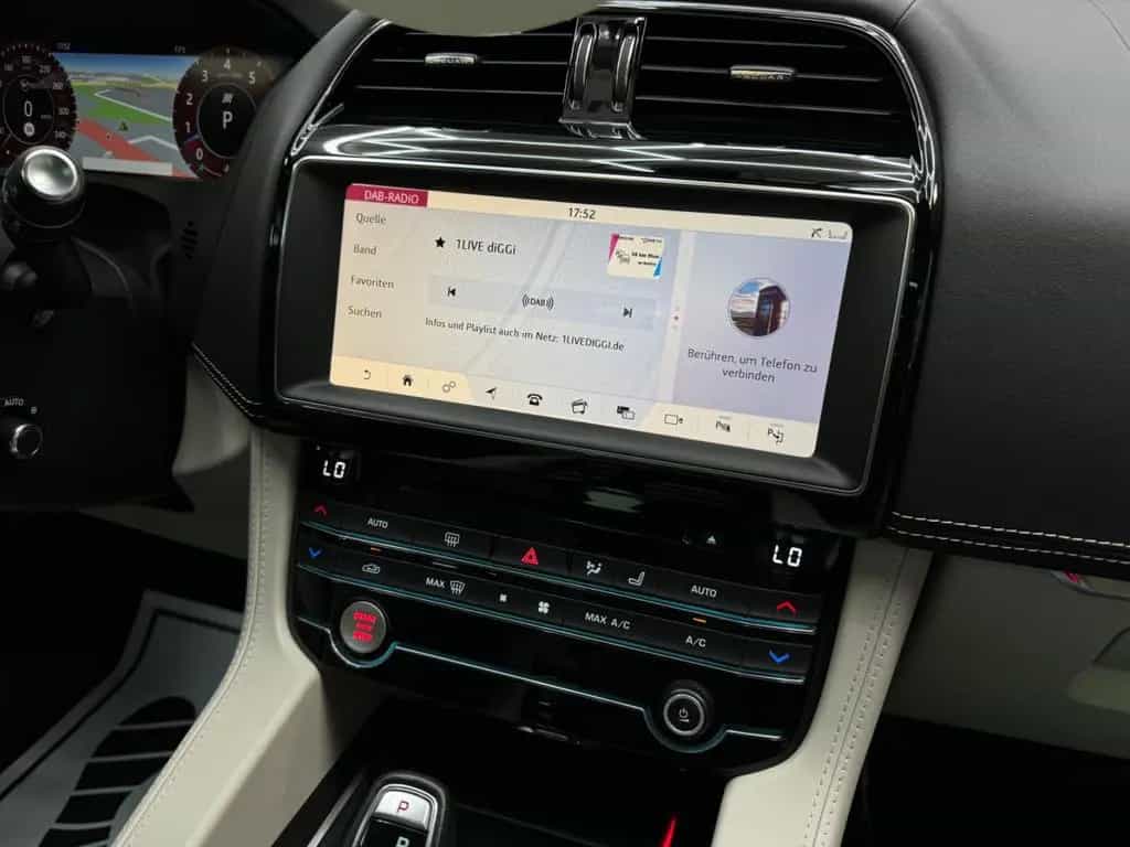 Jaguar F-Pace SVR AWD 5.0 V8 / Pano / HUD / ACC / 360° 12/2019-photo-38