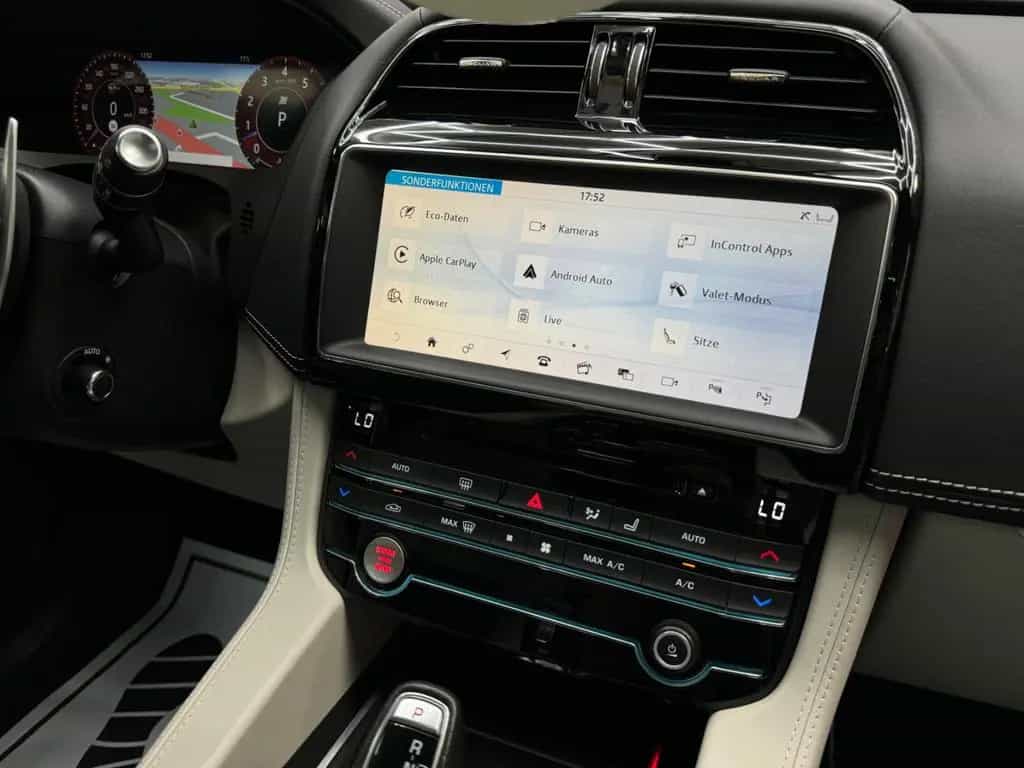 Jaguar F-Pace SVR AWD 5.0 V8 / Pano / HUD / ACC / 360° 12/2019-photo-39