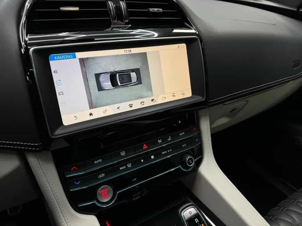 Jaguar F-Pace SVR AWD 5.0 V8 / Pano / HUD / ACC / 360° 12/2019-photo-44