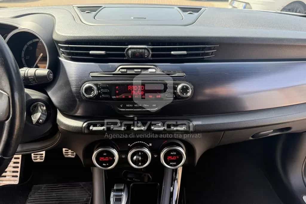 Alfa Romeo Giulietta ROMEO Giulietta 2.0 JTDm-2 140 CV Distincti 09/2012-photo-11