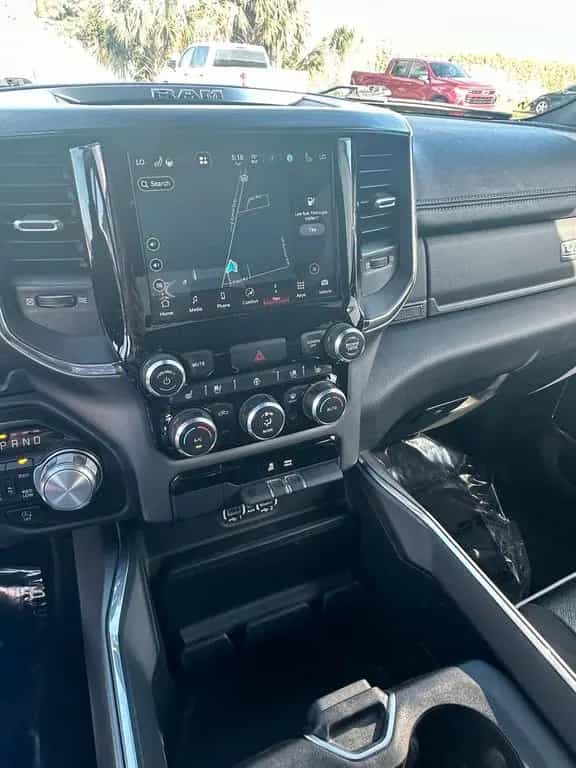 Dodge RAM 1500 Larami4x4 CrewCab unfallfrei im Vorlauf 07/2024-photo-13