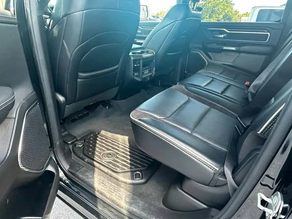 Dodge RAM 1500 Larami4x4 CrewCab unfallfrei im Vorlauf 07/2024-photo-14